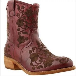 Taos Priviledge Embroider Flower Ankle Boots